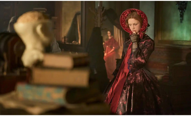 «Φρανκενστάιν»: Η goth μόδα και τα κοστούμια που μαγεύουν στη νέα ταινία του Ντελ Τόρο