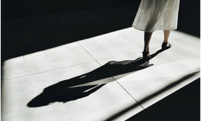 Σάλος με fake news για γνωστή Κύπρια ηθοποιό – Ανέβασε φωτογραφία για να αποδείξει ότι… είναι ζωντανή