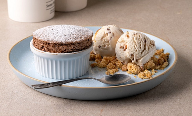 Eύκολη συνταγή για λαχταριστό σουφλέ σοκολάτας