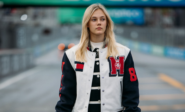 Η Alba Larsen φοράει Tommy Hilfiger στον τελικό του F1 Academy στο Las Vegas grand prix