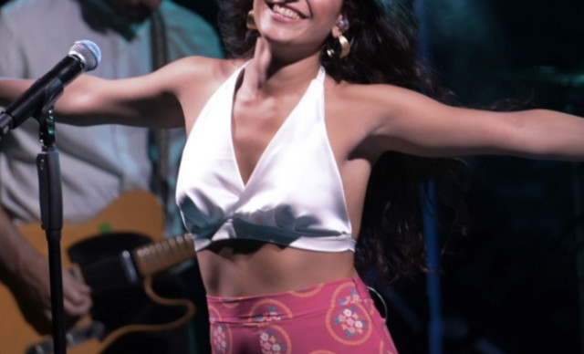 Γνωστή Ελληνίδα τραγουδίστρια εξομολογέιται: “Μας περνάνε για ζευγάρι με τον πατέρα μου”