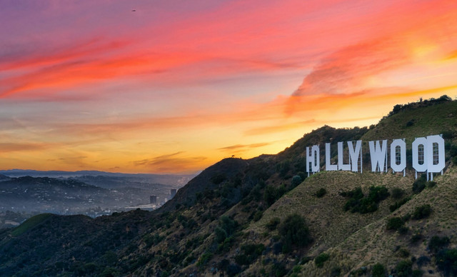 Eπανέρχονται στη μικρή οθόνη σειρές που καθόρισαν μια ολόκληρη γενιά