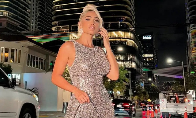 Ιωάννα Τούνη: Ο εντυπωσιακός ροζ στολισμός του σπιτιού της για τα φετινά Χριστούγεννα (ΦΩΤΟ)