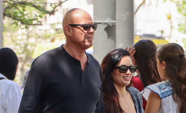 Αυτές είναι οι γυναίκες που πέρασαν από τη ζωή του Τζώνη Καλημέρη πριν παντρευτεί την Ελπίδα Ιακωβίδου