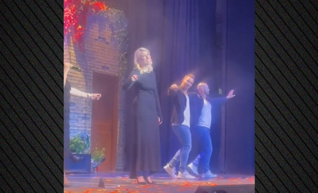 Η Σία Κοσιώνη έκανε το ντεμπούτο της στο… θεατρικό σανίδι – Ο ρόλος και όσα έγιναν