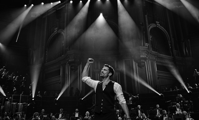 &Eta; &epsilon;&mu;&beta;&lambda;&eta;&mu;&alpha;&tau;&iota;&kappa;ή &sigma;&upsilon;&nu;&alpha;&upsilon;&lambda;ί&alpha; &tau;&omicron;&upsilon; &Kappa;&omega;&nu;&sigma;&tau;&alpha;&nu;&tau;ί&nu;&omicron;&upsilon; &Alpha;&rho;&gamma;&upsilon;&rho;&omicron;ύ &sigma;&tau;&omicron; Royal Albert Hall &sigma;&tau;&omicron;&nu; ALPHA &Kappa;ύ&pi;&rho;&omicron;&upsilon;