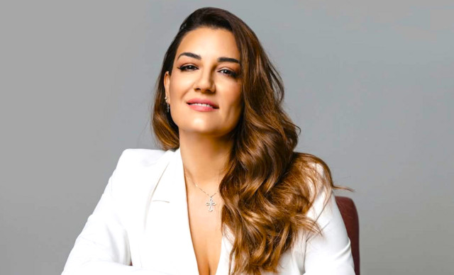 Νέα κόντρα: “Η Ελίνα Παπίλα άλλο είναι και άλλο δείχνει – Καθόμουν έξω από το γραφείο και την άκουγα που ωρυόταν”