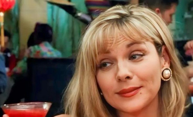 &Pi;&alpha;&nu;&tau;&rho;&epsilon;ύ&tau;&eta;&kappa;&epsilon; &xi;&alpha;&nu;ά &sigma;&tau;&alpha; 69 &tau;&eta;&sigmaf; &eta; &Sigma;&alpha;&mu;ά&nu;&theta;&alpha; &tau;&omicron;&upsilon; Sex And The City-&Eta; &mu;&upsilon;&sigma;&tau;&iota;&kappa;ή &tau;&epsilon;&lambda;&epsilon;&tau;ή &sigma;&tau;&omicron; &Lambda;&omicron;&nu;&delta;ί&nu;&omicron; (&Phi;&Omega;&Tau;&Omicron;)