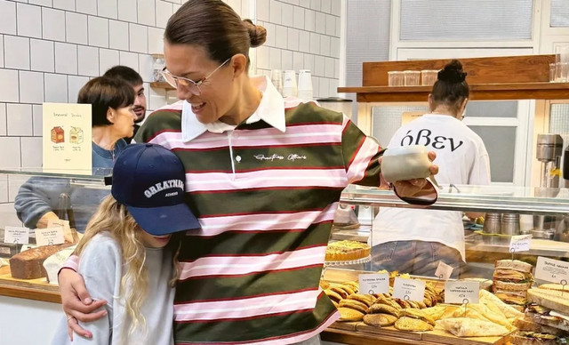 &Beta;ί&kappa;&upsilon; &Kappa;&alpha;&gamma;&iota;ά: &Eta; &alpha;&sigma;&omicron;&rho;&tau;ί &epsilon;&mu;&phi;ά&nu;&iota;&sigma;&eta; &mu;&epsilon; &tau;&eta;&nu; &kappa;ό&rho;&eta; &tau;&eta;&sigmaf; &pi;&omicron;&upsilon; έ&kappa;&lambda;&epsilon;&psi;&epsilon; &tau;&iota;&sigmaf; &epsilon;&nu;&tau;&upsilon;&pi;ώ&sigma;&epsilon;&iota;&sigmaf; (&Phi;&Omega;&Tau;&Omicron;)