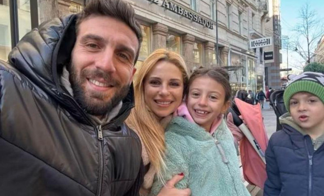 &Sigma;&epsilon; mood &Chi;&rho;&iota;&sigma;&tau;&omicron;&upsilon;&gamma;έ&nu;&nu;&omega;&nu; &eta; &Chi;&rho;&iota;&sigma;&tau;&iota;ά&nu;&alpha; &Alpha;&rho;&iota;&sigma;&tau;&omicron;&tau;έ&lambda;&omicron;&upsilon;&sigmaf; &ndash; &Zeta;ύ&mu;&omega;&sigma;&epsilon; &pi;ί&tau;&epsilon;&sigmaf; &mu;&epsilon; &tau;&alpha; &pi;&alpha;&iota;&delta;&iota;ά &tau;&eta;&sigmaf; (&Beta;&Iota;&Nu;&Tau;&Epsilon;&Omicron;)