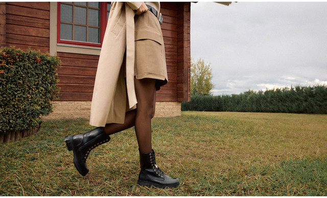 Adam&rsquo;s Shoes: &Phi;έ&tau;&omicron;&sigmaf; &upsilon;&pi;&omicron;&delta;&epsilon;&chi;ό&mu;&alpha;&sigma;&tau;&epsilon; &tau;&omicron;&nu; &Chi;&epsilon;&iota;&mu;ώ&nu;&alpha; &mu;&epsilon; &kappa;&omicron;&mu;&psi;ό&tau;&eta;&tau;&alpha;!