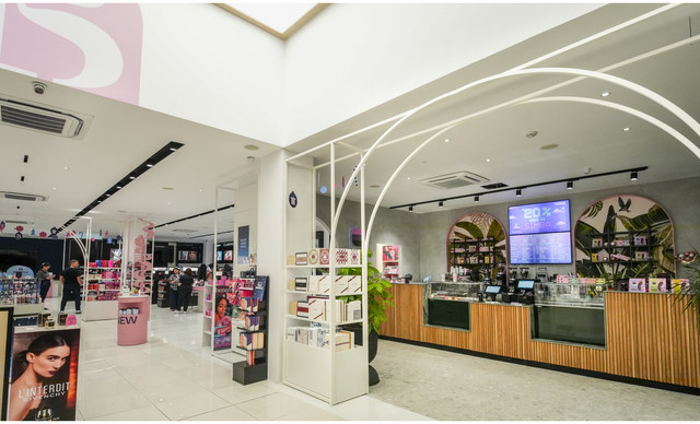 Beauty Line &Alpha;&nu;&epsilon;&xi;&alpha;&rho;&tau;&eta;&sigma;ί&alpha;&sigmaf;: &Nu;έ&alpha; &epsilon;&pi;&omicron;&chi;ή. &Nu;έ&alpha; &epsilon;&mu;&pi;&epsilon;&iota;&rho;ί&alpha;.