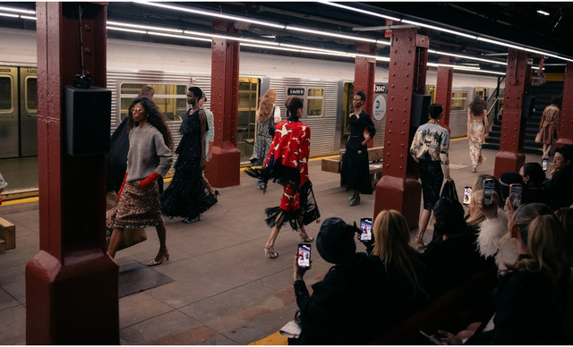 CHANEL Métiers d’Art 2026: Η Μετρό-Πολιτιστική Οδύσσεια της Νέας Υόρκης