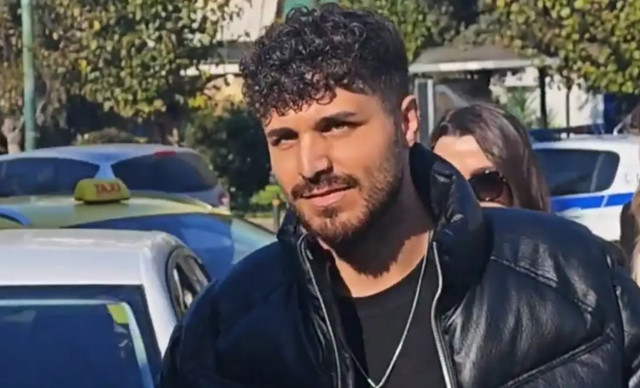 Ό&lambda;&eta; &eta; &mu;ή&nu;&upsilon;&sigma;&eta; &tau;&omicron;&upsilon; 21&chi;&rho;&omicron;&nu;&omicron;&upsilon; &tau;&rho;&alpha;&gamma;&omicron;&upsilon;&delta;&iota;&sigma;&tau;ή Stef, &kappa;&alpha;&tau;ά &tau;&omicron;&upsilon; &Mu;&alpha;&zeta;&omega;&nu;ά&kappa;&eta; &kappa;&alpha;&iota; &omicron;&iota; &delta;&iota;ά&lambda;&omicron;&gamma;&omicron;&iota;