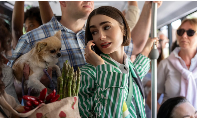 &Eta; Emily in Paris &epsilon;&pi;έ&sigma;&tau;&rho;&epsilon;&psi;&epsilon;! Backstage &sigma;&tau;&iota;&gamma;&mu;&iota;ό&tau;&upsilon;&pi;&alpha; &alpha;&pi;ό &tau;&eta;&nu; &pi;&rho;&epsilon;&mu;&iota;έ&rho;&alpha; &tau;&eta;&sigmaf; 5&eta;&sigmaf; &sigma;&epsilon;&zeta;ό&nu;