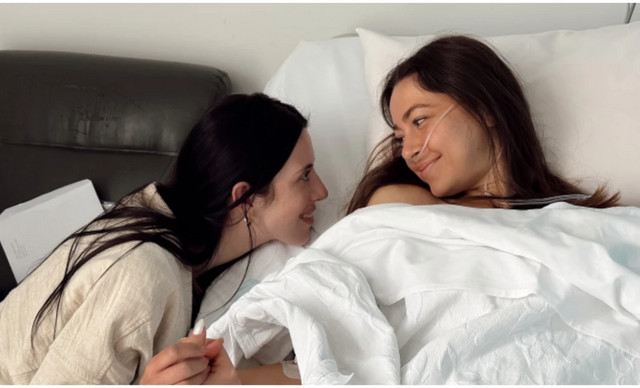 &Epsilon;&beta;&epsilon;&lambda;ί&nu;&alpha; &Sigma;&kappa;ί&tau;&sigma;&kappa;&omicron;: Έ&tau;&sigma;&iota; &alpha;&pi;&omicron;&kappa;ά&lambda;&upsilon;&psi;&epsilon; &sigma;&tau;&eta;&nu; &kappa;ό&rho;&eta; &tau;&eta;&sigmaf; &tau;&eta; &mu;ά&chi;&eta; &mu;&epsilon; &tau;&omicron;&nu; &kappa;&alpha;&rho;&kappa;ί&nu;&omicron;