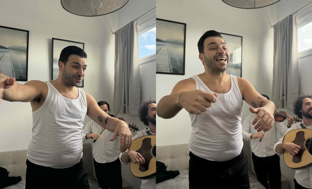 &Chi;ά&rho;&eta;&sigmaf; &Pi;&alpha;&pi;&alpha;&theta;&epsilon;&omicron;&chi;ά&rho;&omicron;&upsilon;&sigmaf;: &laquo;&Sigma;ή&mu;&epsilon;&rho;&alpha; &gamma;ά&mu;&omicron;&sigmaf; &gamma;ί&nu;&epsilon;&tau;&alpha;&iota;&raquo; &ndash; &Omicron;&iota; &pi;&rho;ώ&tau;&epsilon;&sigmaf; &epsilon;&iota;&kappa;ό&nu;&epsilon;&sigmaf; &alpha;&pi;ό &tau;&alpha; &alpha;&lambda;&lambda;ά&mu;&alpha;&tau;&alpha; (&Beta;&Iota;&Nu;&Tau;&Epsilon;&Omicron;)