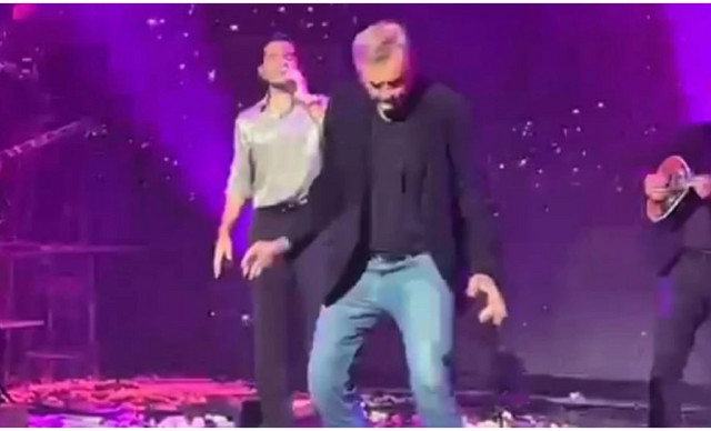 Απόστολος Γκλέτσος: Χόρεψε ζεϊμπέκικο με τον Μάστορα να τραγουδάει Καζαντζίδη (ΒΙΝΤΕΟ)