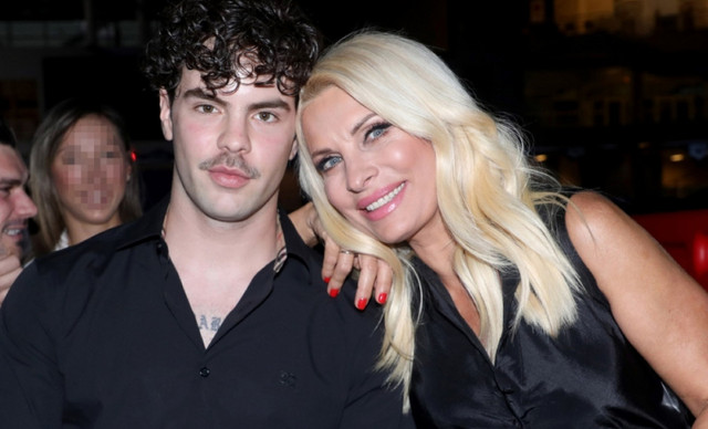 Συγκινημένη η Μενεγάκη – Ο γιος της ορκίστηκε στο Ναυτικό και ποζάρει με τον πατέρα του και τον Ματέο (ΦΩΤΟ)