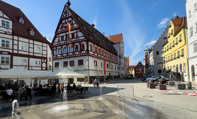 A&upsilon;&tau;ή &epsilon;ί&nu;&alpha;&iota; &eta; &pi;ό&lambda;&eta; &pi;&omicron;&upsilon; &epsilon;ί&nu;&alpha;&iota; &chi;&tau;&iota;&sigma;&mu;έ&nu;&eta; &mu;&epsilon; 72.000 &tau;ό&nu;&omicron;&upsilon;&sigmaf; &delta;&iota;&alpha;&mu;&alpha;&nu;&tau;&iota;ώ&nu;