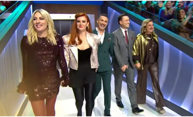 &laquo;&Sigma;&tau;&omicron; &Pi;&alpha;&rho;ά &Pi;έ&nu;&tau;&epsilon;&raquo;: &Alpha;&pi;ό&psi;&epsilon; &tau;&omicron; reunion &pi;&omicron;&upsilon; ό&lambda;&omicron;&iota; &pi;&epsilon;&rho;ί&mu;&epsilon;&nu;&alpha;&nu;