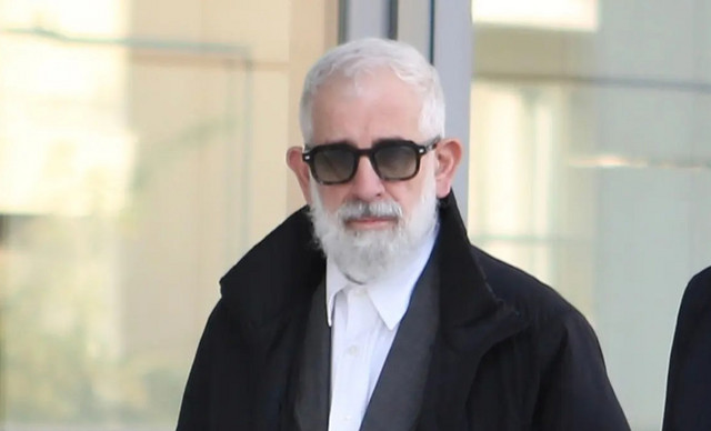 &Pi;έ&tau;&rho;&omicron;&sigmaf; &Phi;&iota;&lambda;&iota;&pi;&pi;ί&delta;&eta;&sigmaf;: &Mu;&omicron;&nu;&alpha;&chi;&iota;&kappa;ά &gamma;&epsilon;&nu;έ&theta;&lambda;&iota;&alpha; &gamma;&iota;&alpha; &tau;&omicron;&nu; &eta;&theta;&omicron;&pi;&omicron;&iota;ό &ndash; &Pi;&alpha;&lambda;&epsilon;ύ&epsilon;&iota; &nu;&alpha; &sigma;&tau;&alpha;&theta;&epsilon;ί &omicron;&iota;&kappa;&omicron;&nu;&omicron;&mu;&iota;&kappa;ά