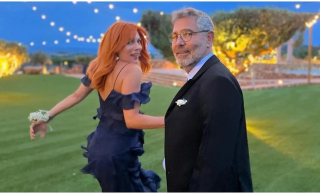 &Sigma;&mu;&alpha;&rho;ά&gamma;&delta;&alpha; &Kappa;&alpha;&rho;ύ&delta;&eta;: &Eta; &pi;&rho;ώ&tau;&eta; &delta;&eta;&mu;ό&sigma;&iota;&alpha; &epsilon;&mu;&phi;ά&nu;&iota;&sigma;&eta; &mu;&epsilon;&tau;ά &tau;&eta;&nu; &epsilon;ί&delta;&eta;&sigma;&eta; &tau;&omicron;&upsilon; &chi;&omega;&rho;&iota;&sigma;&mu;&omicron;ύ &alpha;&pi;ό &tau;&omicron;&nu; &Alpha;&theta;&epsilon;&rho;ί&delta;&eta;