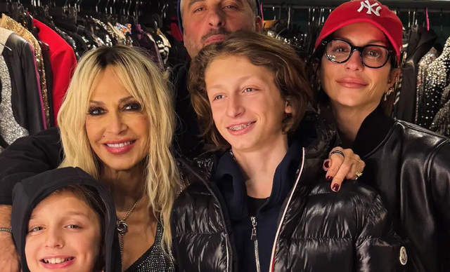 Ά&nu;&nu;&alpha; &Beta;ί&sigma;&sigma;&eta;: Έ&tau;&sigma;&iota; &gamma;&iota;ό&rho;&tau;&alpha;&sigma;&epsilon; &tau;&alpha; &gamma;&epsilon;&nu;έ&theta;&lambda;&iota;&alpha; &tau;&eta;&sigmaf; &eta; &laquo;&alpha;&pi;ό&lambda;&upsilon;&tau;&eta;&raquo; &ndash; &Eta; έ&kappa;&pi;&lambda;&eta;&xi;&eta; &tau;&eta;&sigmaf; &kappa;ό&rho;&eta;&sigmaf; &tau;&eta;&sigmaf; &kappa;&alpha;&iota; &tau;&omega;&nu; &epsilon;&gamma;&gamma;&omicron;&nu;ώ&nu; &tau;&eta;&sigmaf; (&Beta;&Iota;&Nu;&Tau;&Epsilon;&Omicron;)