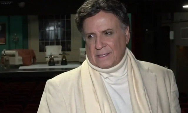 &Chi;ά&rho;&eta;&sigmaf; &Rho;ώ&mu;&alpha;&sigmaf;: Ό&lambda;&eta; &eta; &alpha;&lambda;ή&theta;&epsilon;&iota;&alpha; &gamma;&iota;&alpha; &tau;&omicron; &laquo;&Kappa;&alpha;&phi;έ &tau;&eta;&sigmaf; &Chi;&alpha;&rho;ά&sigmaf;&raquo; &kappa;&alpha;&iota; &tau;&omicron; &laquo;&Kappa;&omega;&nu;&sigma;&tau;&alpha;&nu;&tau;ί&nu;&omicron;&upsilon; &kappa;&alpha;&iota; &Epsilon;&lambda;έ&nu;&eta;&sigmaf;&raquo;