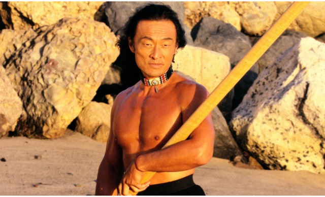 &Kappa;ά&rho;&iota; &Chi;&iota;&rho;&omicron;&gamma;&iota;&omicron;ύ&kappa;&iota; &Tau;&alpha;&gamma;&kappa;ά&omicron;&upsilon;&alpha;: &Pi;έ&theta;&alpha;&nu;&epsilon; &omicron; &theta;&rho;&upsilon;&lambda;&iota;&kappa;ό&sigmaf; &pi;&rho;&omega;&tau;&alpha;&gamma;&omega;&nu;&iota;&sigma;&tau;ή&sigmaf; &tau;&omicron;&upsilon; &laquo;Mortal Kombat&raquo;