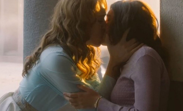 &Xi;&epsilon;&sigma;&pi;ά &eta; &Gamma;&iota;&omicron;ύ&lambda;&iota;&kappa;&alpha; &Sigma;&kappa;&alpha;&phi;&iota;&delta;ά &gamma;&iota;&alpha; &tau;&omicron; &phi;&iota;&lambda;ί &alpha;&nu;ά&mu;&epsilon;&sigma;&alpha; &sigma;&epsilon; &delta;ύ&omicron; &gamma;&upsilon;&nu;&alpha;ί&kappa;&epsilon;&sigmaf; &sigma;&tau;&omicron;&nu; &ldquo;Ά&gamma;&iota;&omicron; Έ&rho;&omega;&tau;&alpha;&rdquo;