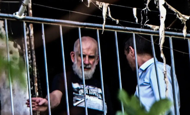 Πέτρος Φιλιππίδης: «Είμαι έξι μήνες άστεγος» – Τι απαντά για το πόρισμα μετά τη φωτιά στο σπίτι του