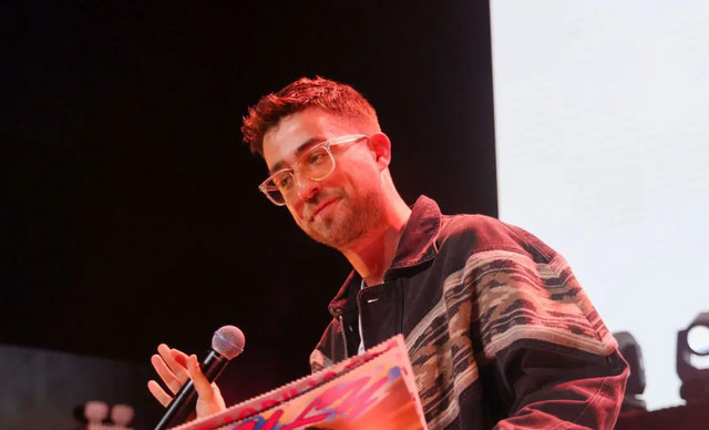 Fipster: &Eta; &alpha;&iota;&chi;&mu;&eta;&rho;ή &alpha;&nu;ά&rho;&tau;&eta;&sigma;&eta; &kappa;&alpha;&tau;ά &tau;&omega;&nu; &epsilon;&kappa;&pi;&omicron;&mu;&pi;ώ&nu; &kappa;&alpha;&iota; &tau;&alpha; &sigma;&kappa;&lambda;&eta;&rho;ά &lambda;ό&gamma;&iota;&alpha;