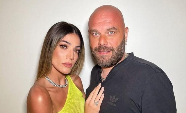 Ή&beta;&eta; &Alpha;&delta;ά&mu;&omicron;&upsilon;: H &gamma;&lambda;&upsilon;&kappa;&iota;ά &epsilon;&xi;&omicron;&mu;&omicron;&lambda;ό&gamma;&eta;&sigma;&eta; &gamma;&iota;&alpha; &tau;&omicron;&nu; &Mu;&iota;&chi;ά&lambda;&eta; &Kappa;&omicron;&upsilon;&iota;&nu;έ&lambda;&eta;