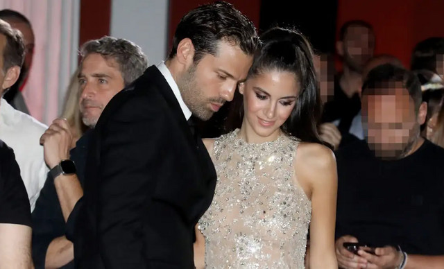 &Alpha;&lambda;&epsilon;&xi;ά&nu;&delta;&rho;&alpha; &Nu;ί&kappa;&alpha;: H &tau;&rho;&upsilon;&phi;&epsilon;&rho;ή &alpha;&gamma;&kappa;&alpha;&lambda;&iota;ά &mu;&epsilon; &tau;&omicron;&nu; &gamma;&iota;&omicron; &tau;&eta;&sigmaf; &mu;&pi;&rho;&omicron;&sigma;&tau;ά &alpha;&pi;ό &tau;&omicron; &chi;&rho;&iota;&sigma;&tau;&omicron;&upsilon;&gamma;&epsilon;&nu;&nu;&iota;ά&tau;&iota;&kappa;&omicron; &delta;έ&nu;&tau;&rho;&omicron; (&Beta;&Iota;&Nu;&Tau;&Epsilon;&Omicron;)