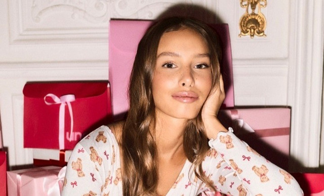 &Iota;nfluencers in cozy mood: &Tau;&omicron; &pi;&iota;&omicron; &lambda;&alpha;&mu;&pi;&epsilon;&rho;ό Christmas gifting &tau;&eta;&sigmaf; Undiz