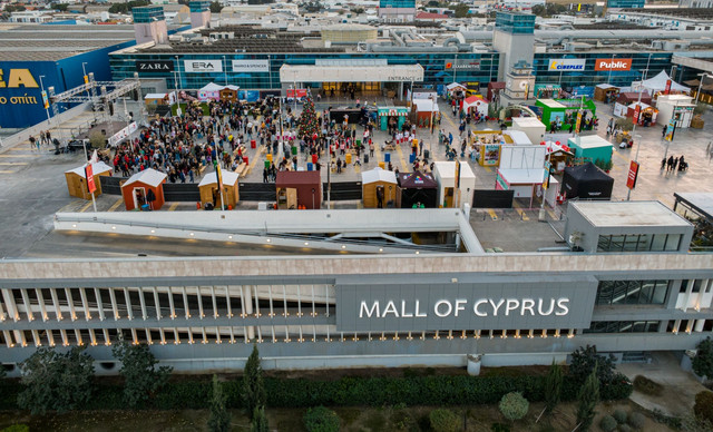 &Tau;&omicron; Rooftop Christmas &sigma;&tau;&omicron; Mall of Cyprus &alpha;&nu;&epsilon;&beta;ά&zeta;&epsilon;&iota; &tau;&eta;&nu; &epsilon;&omicron;&rho;&tau;&alpha;&sigma;&tau;&iota;&kappa;ή &pi;&epsilon;&rho;ί&omicron;&delta;&omicron; &sigma;&epsilon; &nu;έ&alpha; ύ&psi;&eta;