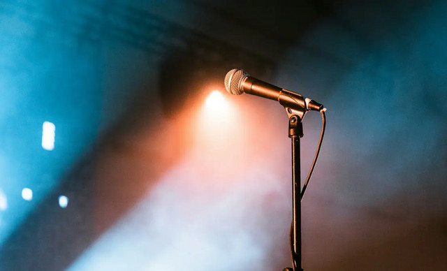 &Alpha;&upsilon;&tau;ό&sigmaf; &epsilon;ί&nu;&alpha;&iota; &omicron; &tau;&rho;&alpha;&gamma;&omicron;&upsilon;&delta;&iota;&sigma;&tau;ή&sigmaf; &pi;&omicron;&upsilon; &tau;&omicron;&nu; &kappa;&alpha;&tau;&eta;&gamma;&omicron;&rho;&omicron;ύ&nu; &gamma;&iota;&alpha; &kappa;&alpha;&kappa;&omicron;&pi;&omicron;ί&eta;&sigma;&eta;