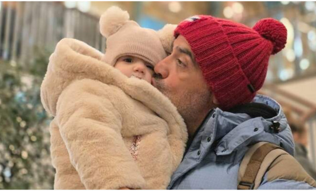 Έ&gamma;&iota;&nu;&epsilon; &epsilon;&nu;ό&sigmaf; έ&tau;&omicron;&upsilon;&sigmaf; &eta; &kappa;ό&rho;&eta; &tau;&omicron;&upsilon; &Mu;&iota;&chi;ά&lambda;&eta; &Sigma;&omicron;&phi;&omicron;&kappa;&lambda;έ&omicron;&upsilon;&sigmaf; &ndash;