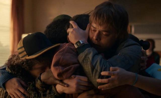 Stranger Things: &Pi;&omicron;&iota;&omicron; &epsilon;&pi;&epsilon;&iota;&sigma;ό&delta;&iota;&omicron; &sigma;&eta;&mu;&epsilon;ί&omega;&sigma;&epsilon; &tau;&eta; &chi;&alpha;&mu;&eta;&lambda;ό&tau;&epsilon;&rho;&eta; &beta;&alpha;&theta;&mu;&omicron;&lambda;&omicron;&gamma;ί&alpha; &sigma;&tau;&eta;&nu; &iota;&sigma;&tau;&omicron;&rho;ί&alpha; &tau;&eta;&sigmaf; &sigma;&epsilon;&iota;&rho;ά&sigmaf;