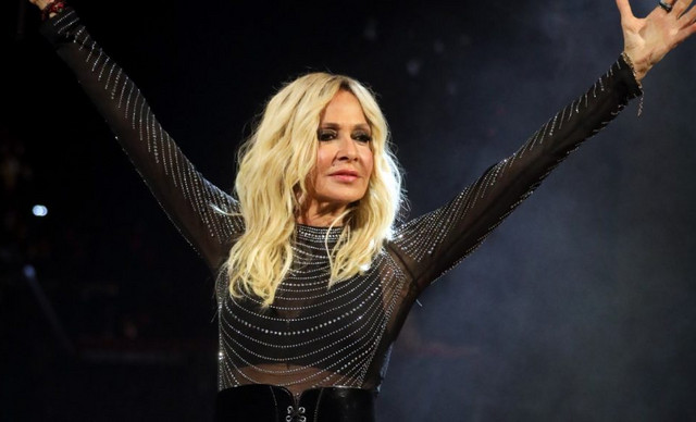 Αυτή είναι η αλήθεια! Η Βίσση συνεχίζει στο “Hotel Ερμού” και δεν σταματά τις live εμφανίσεις