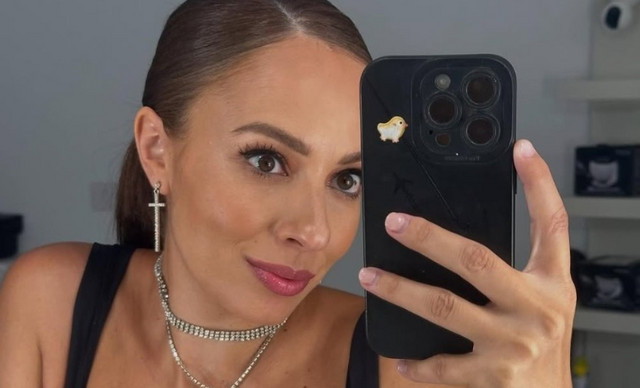 &Chi;&rho;&iota;&sigma;&tau;ί&nu;&alpha; &Kappa;&upsilon;&rho;&iota;ά&kappa;&omicron;&upsilon;: &Gamma;&iota;ό&rho;&tau;&alpha;&sigma;&epsilon; &tau;&omicron;&nu; &pi;&rho;ώ&tau;&omicron; &mu;ή&nu;&alpha; &zeta;&omega;ή&sigmaf; &tau;&omicron;&upsilon; &gamma;&iota;&omicron;&upsilon; &tau;&eta;&sigmaf; &mu;&epsilon; &mu;&iota;&alpha; &tau;&rho;&upsilon;&phi;&epsilon;&rho;ή &alpha;&nu;ά&rho;&tau;&eta;&sigma;&eta; (&Beta;&Iota;&Nu;&Tau;&Epsilon;&Omicron;)