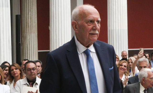 &Gamma;&iota;ώ&rho;&gamma;&omicron;&sigmaf; &Pi;&alpha;&pi;&alpha;&delta;ά&kappa;&eta;&sigmaf;: &Eta; &tau;&epsilon;&lambda;&epsilon;&upsilon;&tau;&alpha;ί&alpha; &mu;&epsilon;&gamma;ά&lambda;&eta; &epsilon;&xi;&omicron;&mu;&omicron;&lambda;ό&gamma;&eta;&sigma;ή &tau;&omicron;&upsilon;