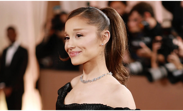 &Alpha;&rho;&iota;ά&nu;&alpha; &Gamma;&kappa;&rho;ά&nu;&tau;&epsilon;: &Epsilon;&mu;&phi;&alpha;&nu;ί&sigma;&tau;&eta;&kappa;&epsilon; &mu;&epsilon;&hellip; έ&xi;&iota; &delta;ά&chi;&tau;&upsilon;&lambda;&alpha; &sigma;&epsilon; &phi;&omega;&tau;&omicron;&gamma;&rho;ά&phi;&iota;&sigma;&eta; &pi;&epsilon;&rho;&iota;&omicron;&delta;&iota;&kappa;&omicron;ύ (&Phi;&Omega;&Tau;&Omicron;)