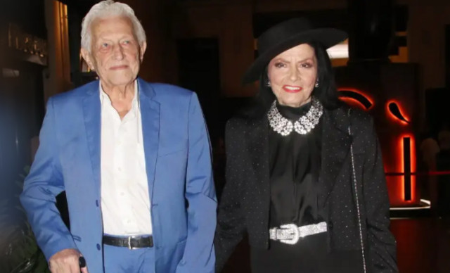 &Pi;&alpha;&rho;&alpha;&mu;έ&nu;&epsilon;&iota; &sigma;&tau;&omicron; &nu;&omicron;&sigma;&omicron;&kappa;&omicron;&mu;&epsilon;ί&omicron; &eta; &Zeta;&omega;&zeta;ώ &Sigma;&alpha;&pi;&omicron;&upsilon;&nu;&tau;&zeta;ά&kappa;&eta;: &Omicron; &sigma;ύ&nu;&tau;&rho;&omicron;&phi;ό&sigmaf; &tau;&eta;&sigmaf; &epsilon;ί&nu;&alpha;&iota; &kappa;&alpha;&iota; &alpha;&upsilon;&tau;ό&sigmaf; &kappa;&lambda;&iota;&nu;ή&rho;&eta;&sigmaf; &kappa;&alpha;&iota; &delta;&epsilon;&nu; &mu;&pi;&omicron;&rho;&epsilon;ί &nu;&alpha; &tau;&eta;&nu; &epsilon;&pi;&iota;&sigma;&kappa;&epsilon;&phi;&tau;&epsilon;ί