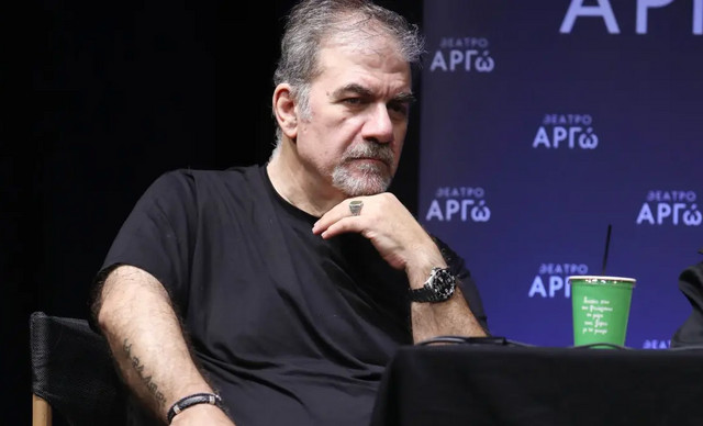 &Sigma;&upsilon;&gamma;&kappa;&lambda;&omicron;&nu;ί&zeta;&epsilon;&iota; &omicron; &Delta;&eta;&mu;ή&tau;&rho;&eta;&sigmaf; &Sigma;&tau;&alpha;&rho;ό&beta;&alpha;&sigmaf;: &laquo;&Mu;&epsilon; &sigma;&tau;ή&rho;&iota;&xi;&alpha;&nu; &omicron;&iota;&kappa;&omicron;&nu;&omicron;&mu;&iota;&kappa;ά, ή&mu;&omicron;&upsilon;&nu; 1,5 &chi;&rho;ό&nu;&omicron; ά&nu;&epsilon;&rho;&gamma;&omicron;&sigmaf;&raquo;