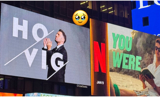 Hovig: &Eta; &sigma;&tau;&iota;&gamma;&mu;ή &pi;&omicron;&upsilon; &tau;&omicron; &pi;&rho;ό&sigma;&omega;&pi;ό &tau;&omicron;&upsilon; &laquo;&phi;ώ&tau;&iota;&sigma;&epsilon;&raquo; &tau;&eta;&nu; Times Square (&Beta;&Iota;&Nu;&Tau;&Epsilon;&Omicron;)