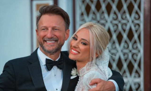 &Kappa;ώ&sigma;&tau;&alpha;&sigmaf; &Kappa;&alpha;&rho;&alpha;&phi;ώ&tau;&eta;&sigmaf;: &Gamma;έ&nu;&nu;&eta;&sigma;&epsilon; &eta; &sigma;ύ&zeta;&upsilon;&gamma;ό&sigmaf; &tau;&omicron;&upsilon;, &Kappa;ά&tau;&iota;&alpha; &Mu;ά&nu;&omicron;&upsilon; (&Phi;&Omega;&Tau;&Omicron;)