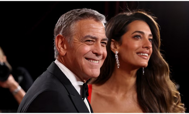 &Alpha;&upsilon;&tau;ό&sigmaf; &omicron; Έ&lambda;&lambda;&eta;&nu;&alpha;&sigmaf; &kappa;&omicron;&mu;&mu;&omega;&tau;ή&sigmaf; έ&phi;&tau;&iota;&alpha;&xi;&epsilon; &tau;&alpha; &mu;&alpha;&lambda;&lambda;&iota;ά &tau;&eta;&sigmaf; &Alpha;&mu;ά&lambda; &Kappa;&lambda;&omicron;ύ&nu;&epsilon;ϊ &gamma;&iota;&alpha; &tau;&iota;&sigmaf; &Chi;&rho;&upsilon;&sigma;έ&sigmaf; &Sigma;&phi;&alpha;ί&rho;&epsilon;&sigmaf;