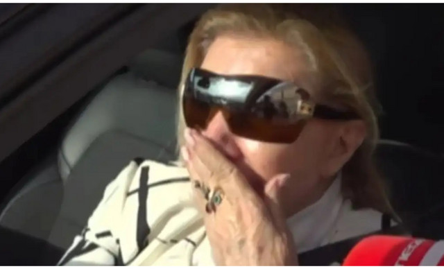 &Alpha;&pi;&alpha;&rho;&eta;&gamma;ό&rho;&eta;&tau;&eta; &eta; &Lambda;ί&tau;&sigma;&alpha; &Pi;&alpha;&tau;έ&rho;&alpha; &mu;&epsilon; &tau;&omicron;&nu; &theta;ά&nu;&alpha;&tau;&omicron; &tau;&omicron;&upsilon; &Pi;&alpha;&pi;&alpha;&delta;ά&kappa;&eta;: &laquo;&Mu;&epsilon;&gamma;ά&lambda;&omicron; &sigma;&omicron;&kappa;, &tau;&rho;έ&mu;&omicron;&upsilon;&nu; &tau;&alpha; &chi;έ&rho;&iota;&alpha; &mu;&omicron;&upsilon;&raquo;